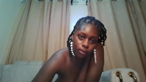 Snapshot of prettydulce chatting on 12-03-25, 02:52 prettydulce online show from 12-03-25, 02:52