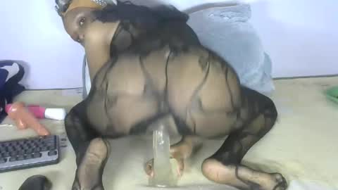 prettyesy1 online show from 07-04-26, 10:49