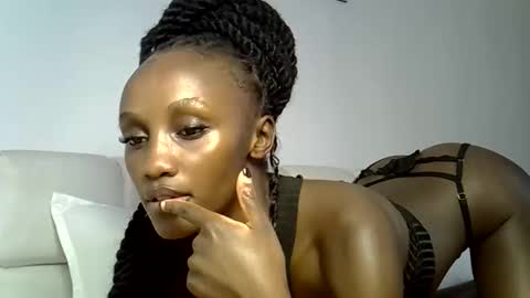 Snapshot of prettygee21 chatting on 01-12-26, 12:21 Pretty darkskin doll online show from 01-12-26, 12:21