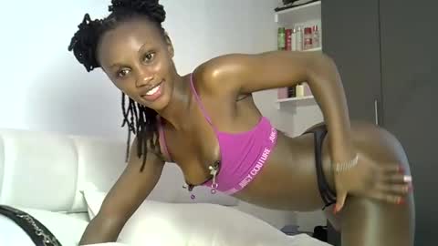 Snapshot of prettygee21 chatting on 02-09-26, 10:52 Pretty darkskin doll online show from 02-09-26, 10:52