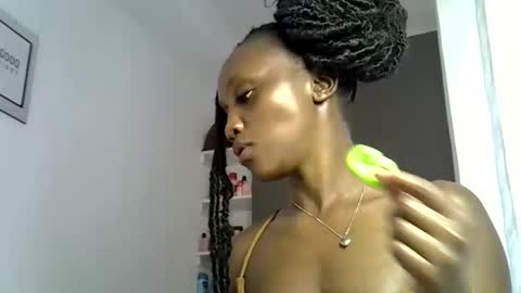 Snapshot of prettygee21 chatting on 02-25-26, 09:08 Pretty darkskin doll online show from 02-25-26, 09:08