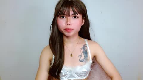 Snapshot of prettyjulian chatting on 12-10-24, 09:01 SEXY JULIA online show from 12-10-24, 09:01