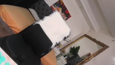 prettyjuliax online show from 12-16-24, 09:20