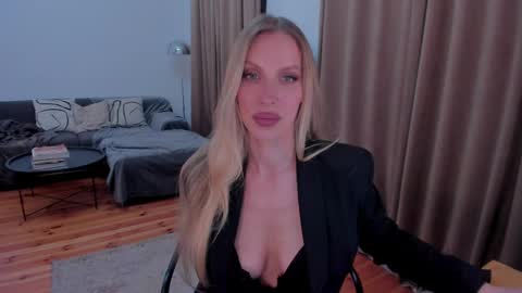Eva online show from 05-15-26, 11:01