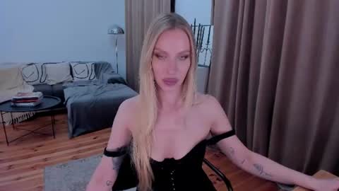 Snapshot of prettyk1ller chatting on 07-23-26, 01:58 Eva online show from 07-23-26, 01:58