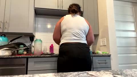 Snapshot of prettylatinamomma01 chatting on 11-04-25, 06:07 prettylatinamomma01 online show from 11-04-25, 06:07