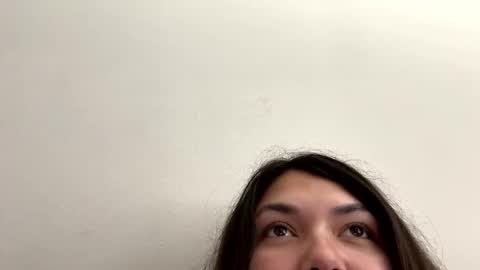 Snapshot of prettylatinamomma01 chatting on 11-21-25, 08:29 prettylatinamomma01 online show from 11-21-25, 08:29