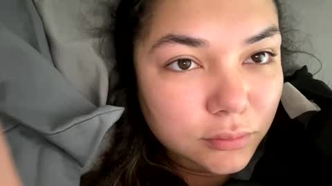 Snapshot of prettylatinamomma01 chatting on 11-28-25, 03:58 prettylatinamomma01 online show from 11-28-25, 03:58