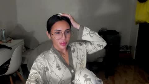 Snapshot of prettylittlesuckerr chatting on 10-03-25, 03:31 Jovill Mays online show from 10-03-25, 03:31