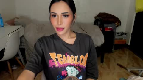 Snapshot of prettylittlesuckerr chatting on 10-11-25, 12:58 Jovill Mays online show from 10-11-25, 12:58
