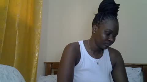 Snapshot of prettyliz30 chatting on 06-19-26, 09:24 LILIAN online show from 06-19-26, 09:24