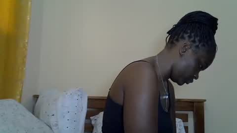 Snapshot of prettyliz30 chatting on 06-20-26, 08:39 LILIAN online show from 06-20-26, 08:39