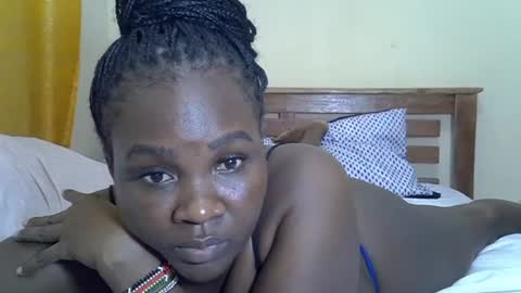 Snapshot of prettyliz30 chatting on 06-28-26, 05:52 LILIAN online show from 06-28-26, 05:52