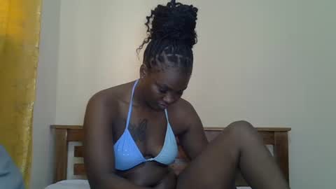 Snapshot of prettyliz30 chatting on 07-07-26, 08:51 LILIAN online show from 07-07-26, 08:51