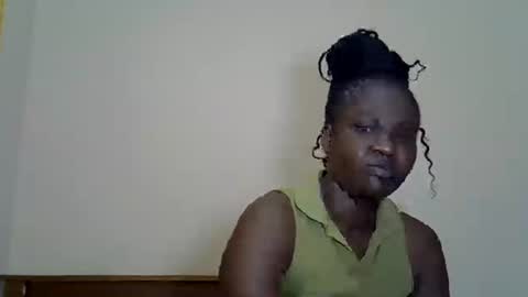 Snapshot of prettyliz30 chatting on 07-18-26, 01:21 LILIAN online show from 07-18-26, 01:21