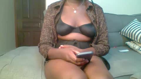 Snapshot of prettyqueen254 chatting on 02-18-25, 12:04 pretty queen online show from 02-18-25, 12:04