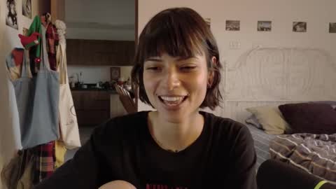 Snapshot of prettyrare chatting on 02-25-26, 10:19 Juli online show from 02-25-26, 10:19