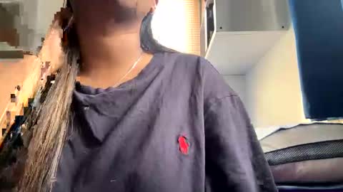 Snapshot of prettyyalisha chatting on 04-15-26, 02:35 prettyyalisha online show from 04-15-26, 02:35