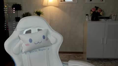 Snapshot of prettyyy_kitty chatting on 11-12-25, 01:50 Kitty online show from 11-12-25, 01:50