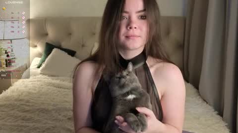 Snapshot of prettyyy_kitty chatting on 02-18-26, 02:07 Kitty online show from 02-18-26, 02:07