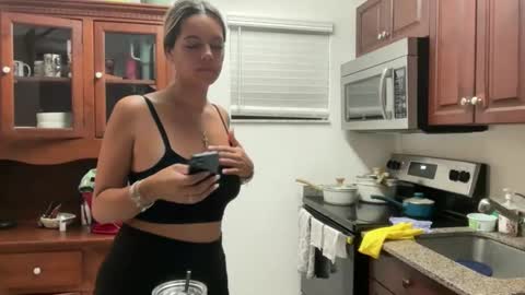 Snapshot of prettyyykittyyy22 chatting on 11-17-25, 01:11 prettyyykittyyy22 online show from 11-17-25, 01:11