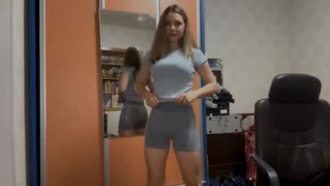 Amelia online show from 11-28-25, 04:42