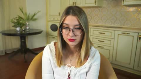 Snapshot of primrosegartrell chatting on 09-30-25, 03:22 Liza online show from 09-30-25, 03:22