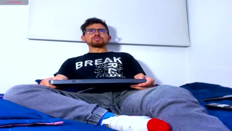 Snapshot of prince1_dark chatting on 01-10-26, 04:03 Deivid online show from 01-10-26, 04:03