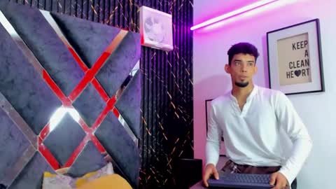 prince_arthur77 online show from 06-11-26, 01:53
