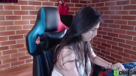 Snapshot of princesa_leia_zathur chatting on 10-06-25, 02:36 Leia online show from 10-06-25, 02:36