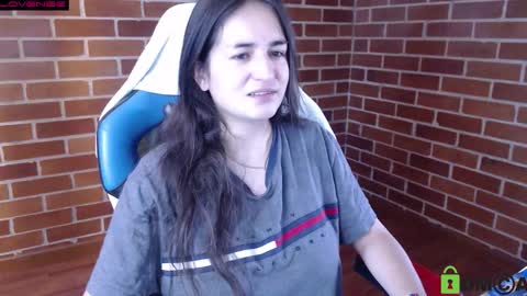 Snapshot of princesa_leia_zathur chatting on 10-22-25, 11:54 Leia online show from 10-22-25, 11:54