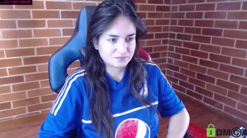 Snapshot of princesa_leia_zathur chatting on 10-23-25, 02:38 Leia online show from 10-23-25, 02:38