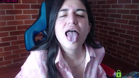 Snapshot of princesa_leia_zathur chatting on 10-27-25, 11:58 Leia online show from 10-27-25, 11:58