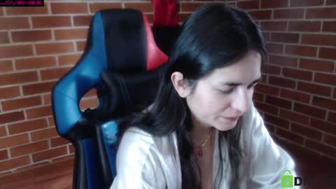 Snapshot of princesa_leia_zathur chatting on 11-03-25, 02:07 Leia online show from 11-03-25, 02:07