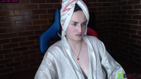 Snapshot of princesa_leia_zathur chatting on 11-04-25, 11:37 Leia online show from 11-04-25, 11:37