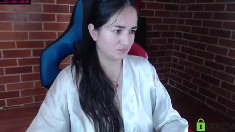 Snapshot of princesa_leia_zathur chatting on 11-19-25, 01:00 Leia online show from 11-19-25, 01:00