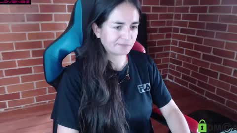 Snapshot of princesa_leia_zathur chatting on 11-27-25, 03:58 Leia online show from 11-27-25, 03:58