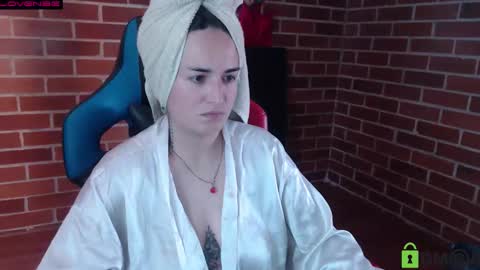 Snapshot of princesa_leia_zathur chatting on 11-30-25, 01:15 Leia online show from 11-30-25, 01:15