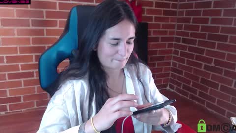 Snapshot of princesa_leia_zathur chatting on 12-01-25, 03:39 Leia online show from 12-01-25, 03:39