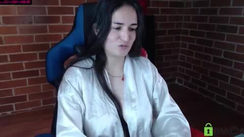 Snapshot of princesa_leia_zathur chatting on 12-02-25, 01:28 Leia online show from 12-02-25, 01:28