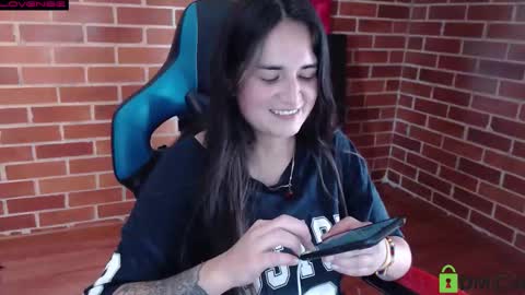 Snapshot of princesa_leia_zathur chatting on 12-03-25, 05:11 Leia online show from 12-03-25, 05:11