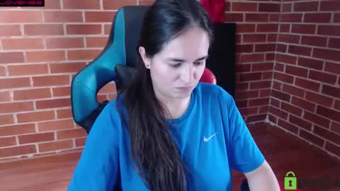 Snapshot of princesa_leia_zathur chatting on 01-13-26, 02:44 Leia online show from 01-13-26, 02:44