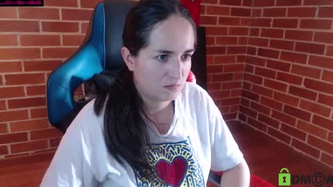 Snapshot of princesa_leia_zathur chatting on 03-11-26, 09:54 Leia online show from 03-11-26, 09:54