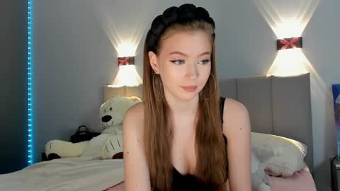 Snapshot of princess_nier chatting on 01-26-25, 01:09 Princess Diana online show from 01-26-25, 01:09