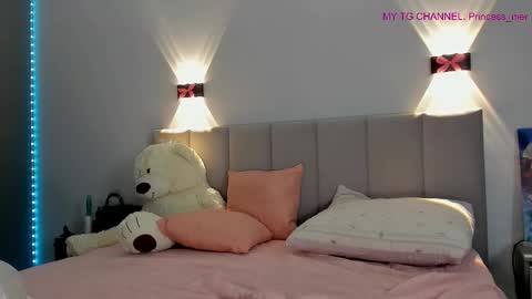 Snapshot of princess_nier chatting on 02-22-25, 08:42 Princess Diana online show from 02-22-25, 08:42