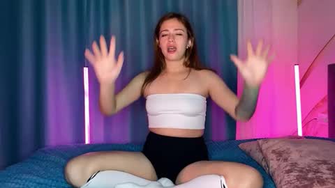 Snapshot of princess_of_attention chatting on 11-24-25, 04:07 Erica online show from 11-24-25, 04:07