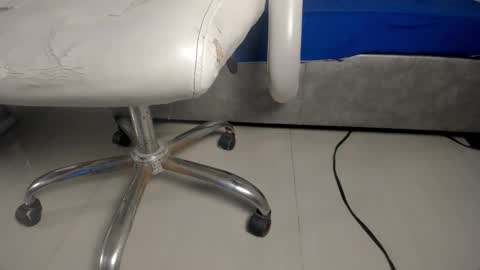 princess_tokyo_ online show from 10-10-25, 08:46