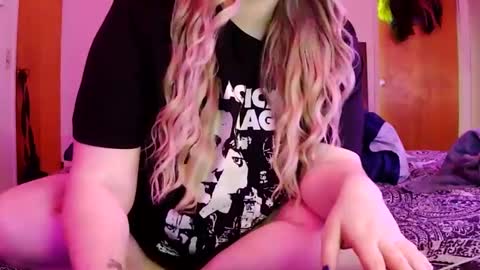 Snapshot of princessblazed444 chatting on 09-21-25, 05:47 NOTYOURTYPICALBARBIE online show from 09-21-25, 05:47