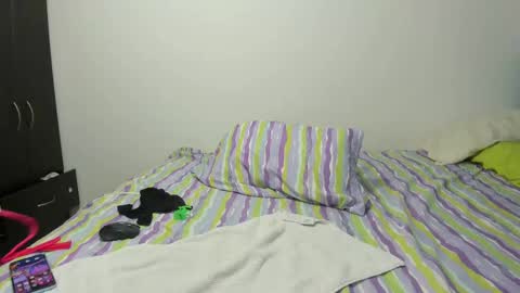 Snapshot of priscilasmiith25 chatting on 02-19-25, 07:05 PriscilaSmiith online show from 02-19-25, 07:05