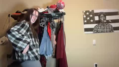 Snapshot of prism50 chatting on 10-09-25, 01:58 Prism online show from 10-09-25, 01:58